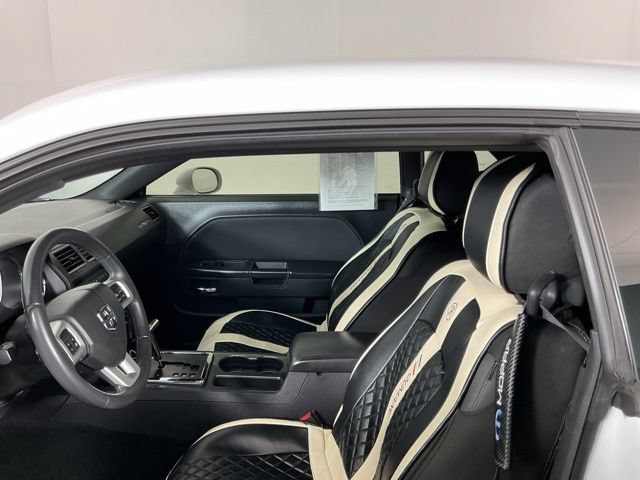 Used 2013 Dodge Challenger SXT RWD image 10