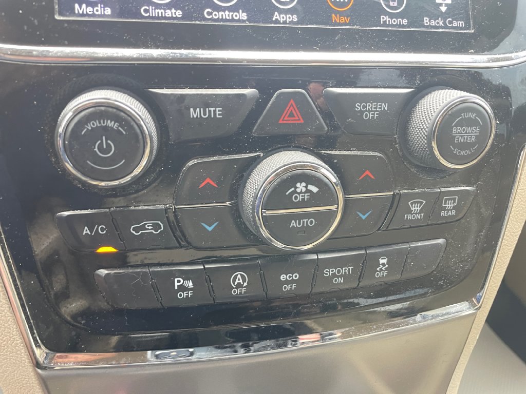 Used 2020 Jeep Grand Cherokee Limited AWD/4WD image 28