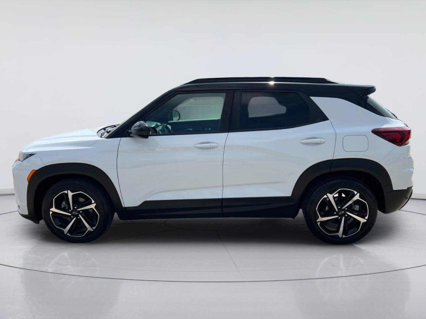Used 2023 Chevrolet TrailBlazer RS w/ Sun and Liftgate Package FWD image 6