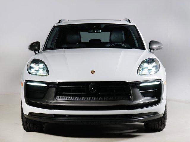 Certified 2023 Porsche Macan Turbo AWD/4WD image 6
