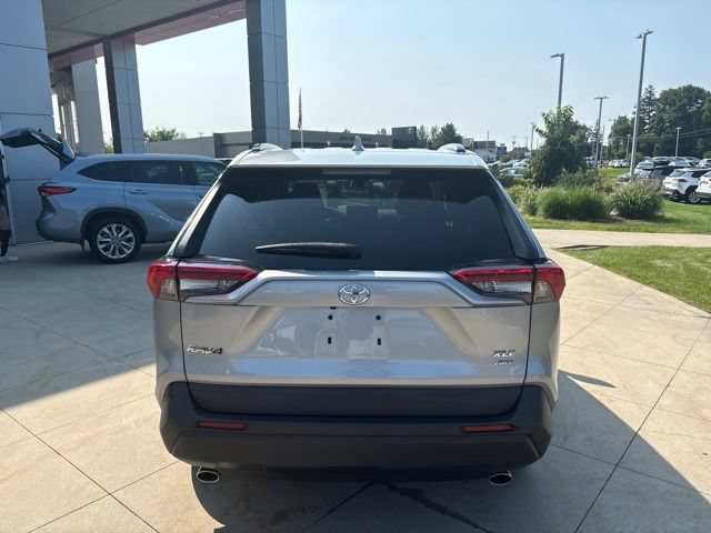 Used 2021 Toyota RAV4 XLE AWD/4WD image 6
