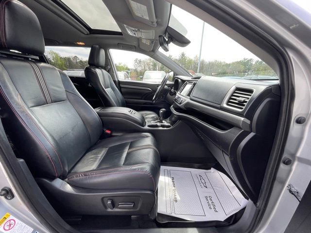 Used 2019 Toyota Highlander SE AWD/4WD image 26