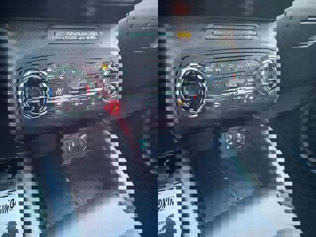 Used 2020 Ford Escape Titanium w/ Titanium Premium Package 2.0 image 25