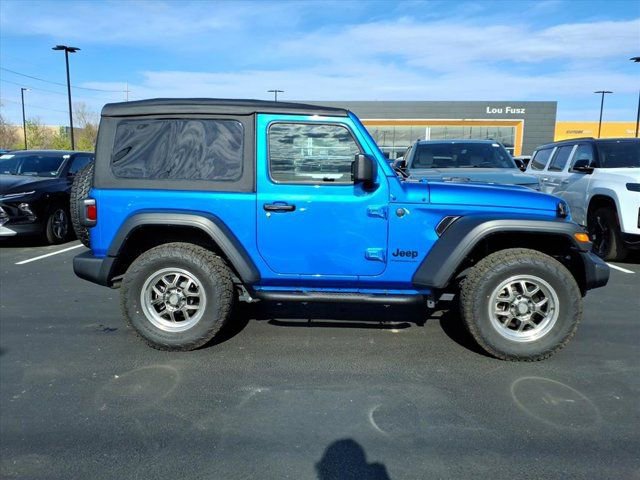 Used 2025 Jeep Wrangler Sport image 27