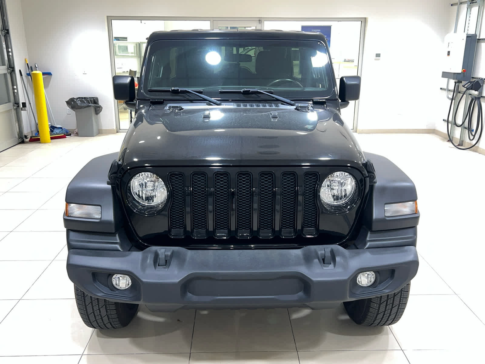 Used 2022 Jeep Wrangler Unlimited Sport AWD/4WD image 5