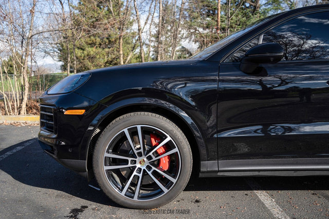 Used 2024 Porsche Cayenne S AWD/4WD image 4