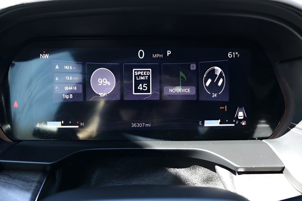 Used 2024 Jeep Grand Cherokee Overland w/ Adv Protech Group III image 26