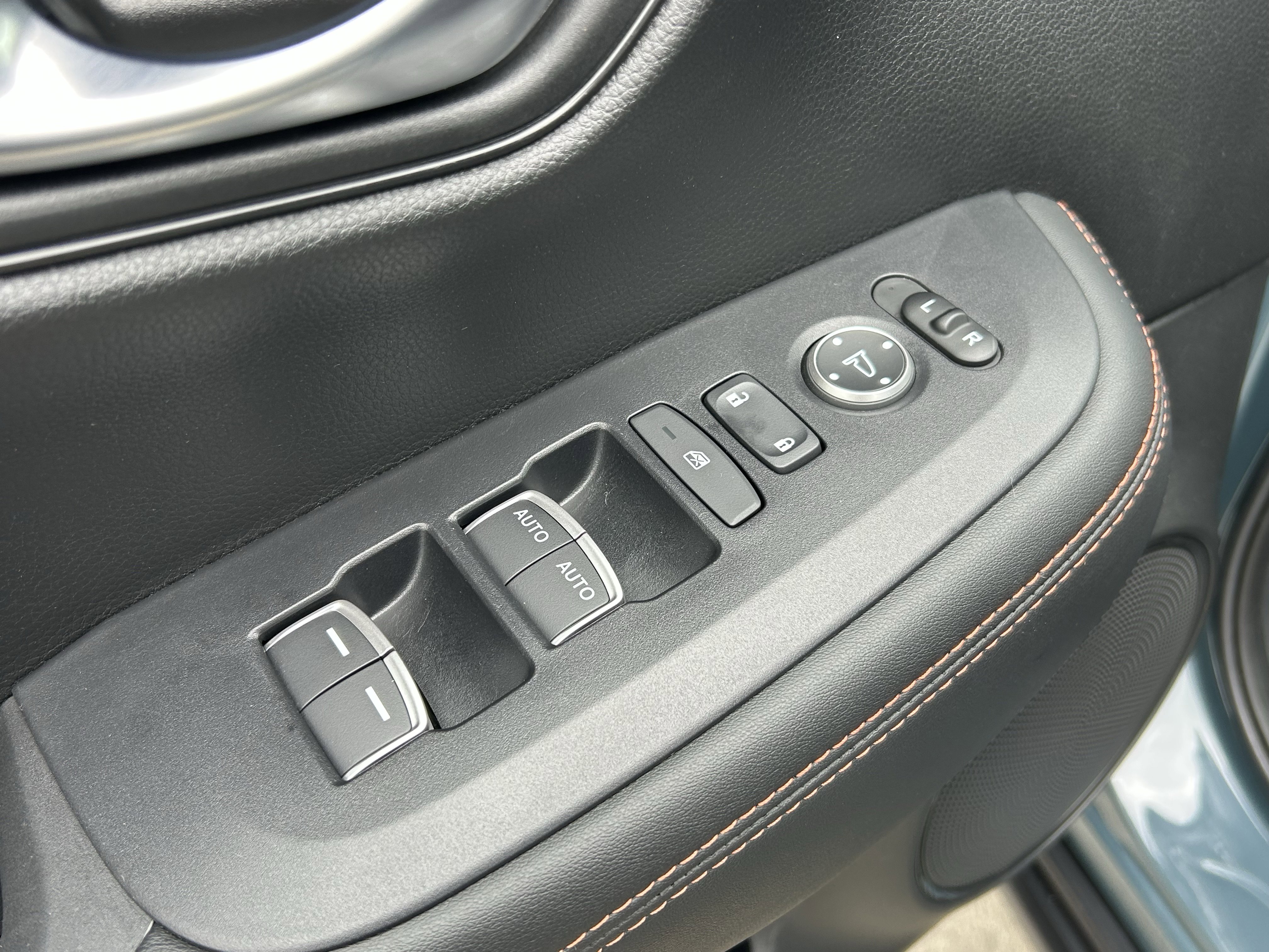 Certified 2025 Honda HR-V Sport image 24
