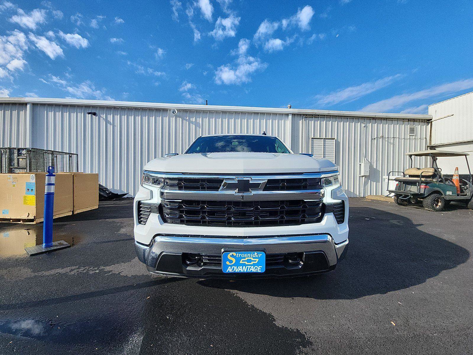 New 2026 Chevrolet Silverado 1500 LT w/ LPO, Dark Essentials Package AWD/4WD image 8