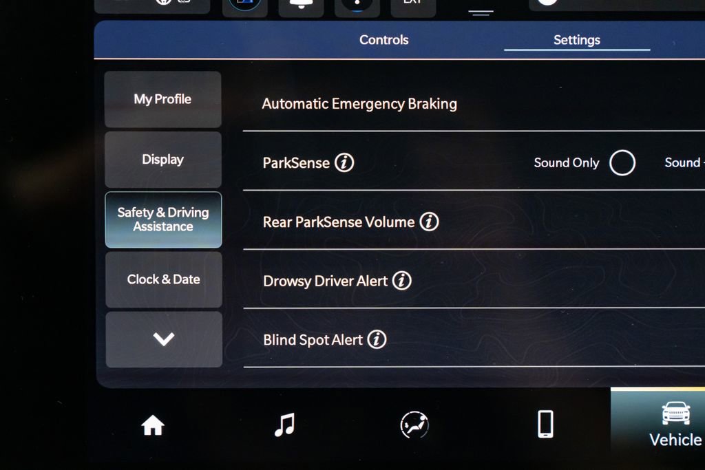 New 2026 Jeep Compass Limited image 18