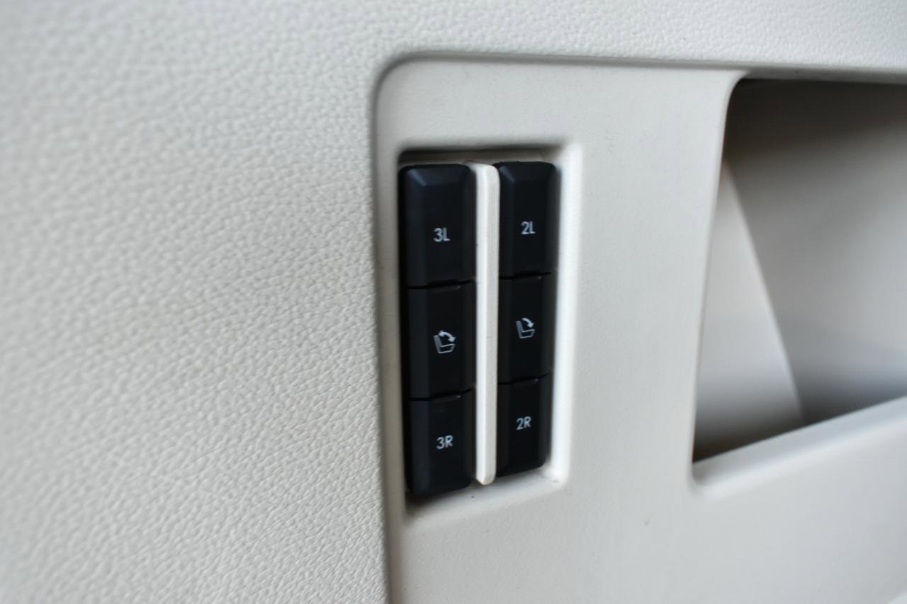 Used 2018 Lincoln Navigator Select RWD image 48
