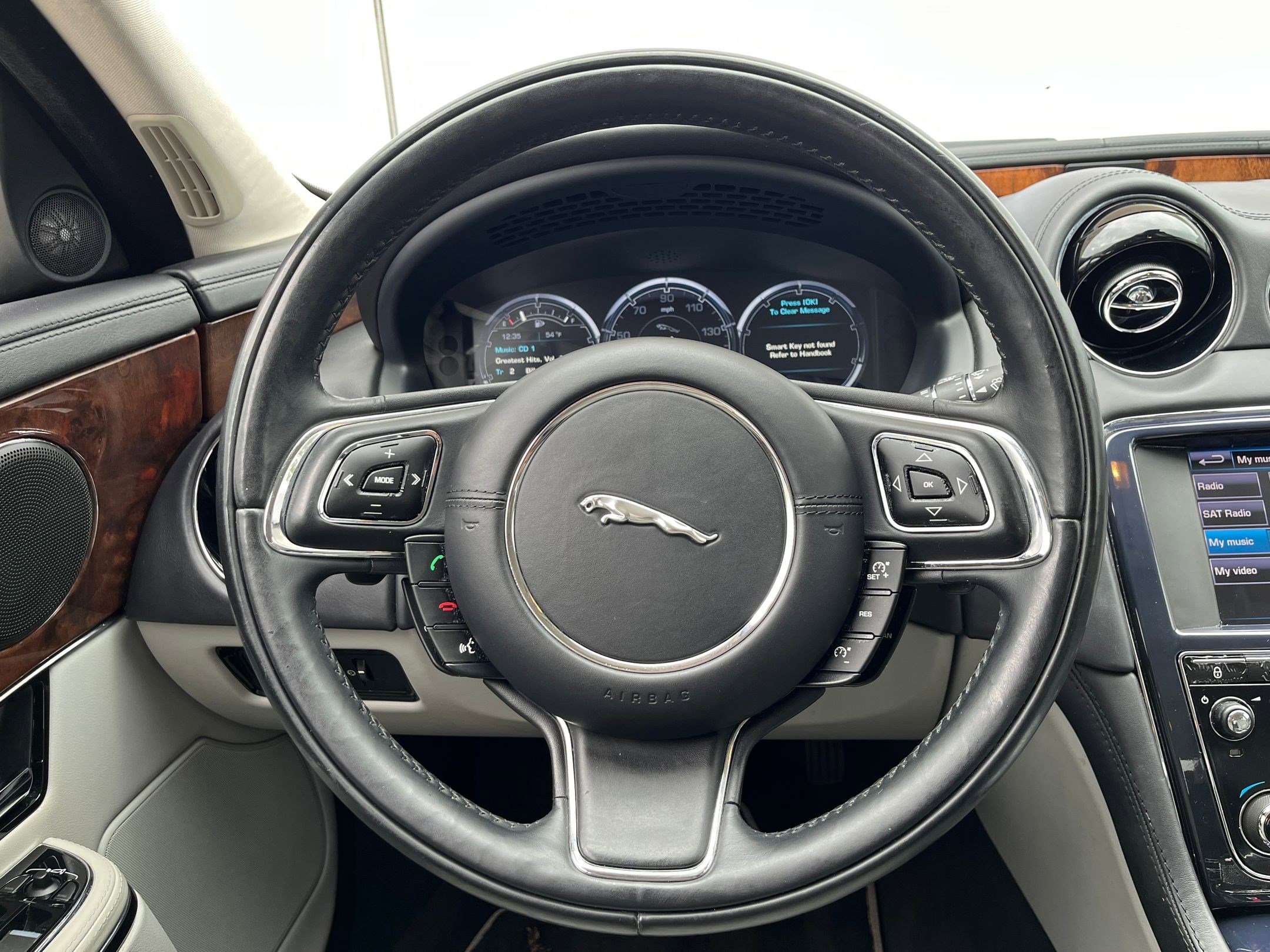 Used 2013 Jaguar XJ image 16