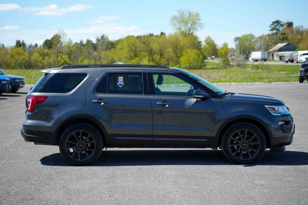Used 2018 Ford Explorer XLT w/ Equipment Group 202A AWD/4WD image 4