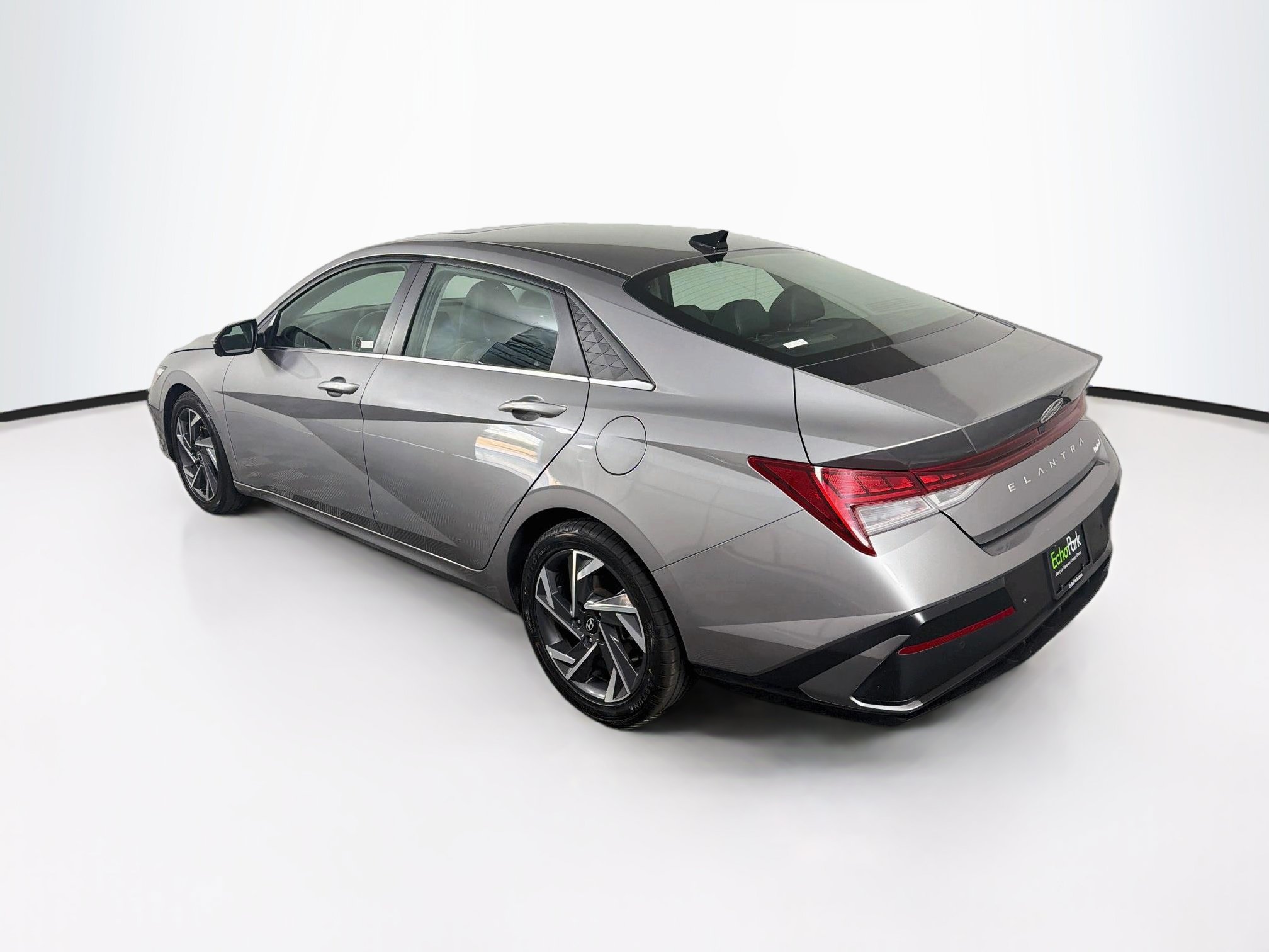 Used 2024 Hyundai Elantra Limited FWD image 5