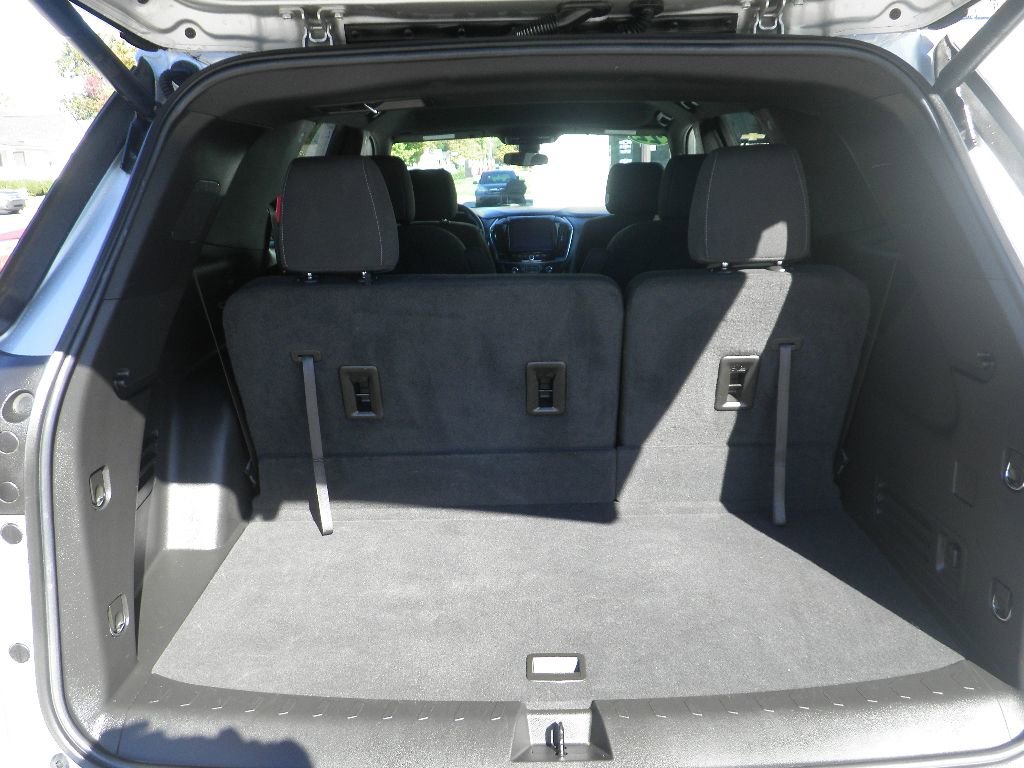 Used 2022 Chevrolet Traverse LT w/ LPO, Cargo Package image 28