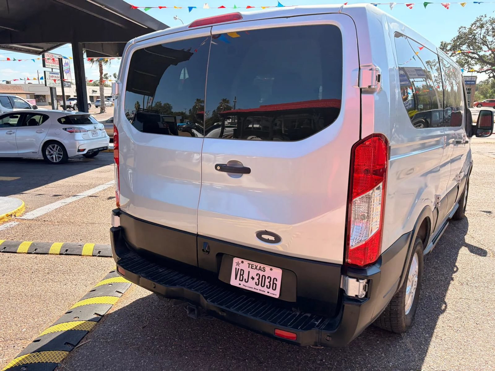 Used 2019 Ford Transit 150 XLT RWD image 11