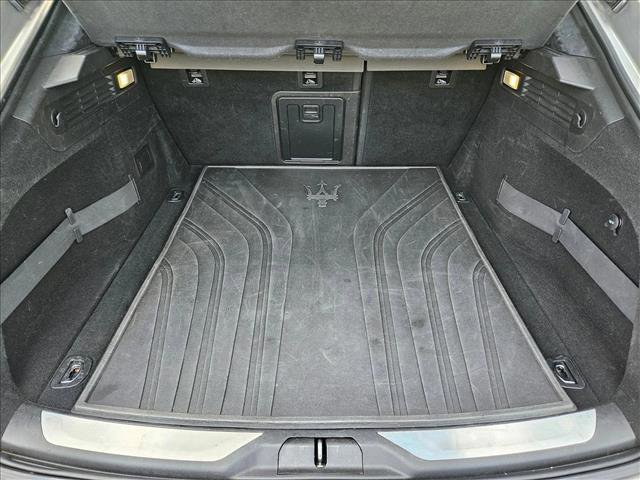 Used 2019 Maserati Levante GranLusso image 6