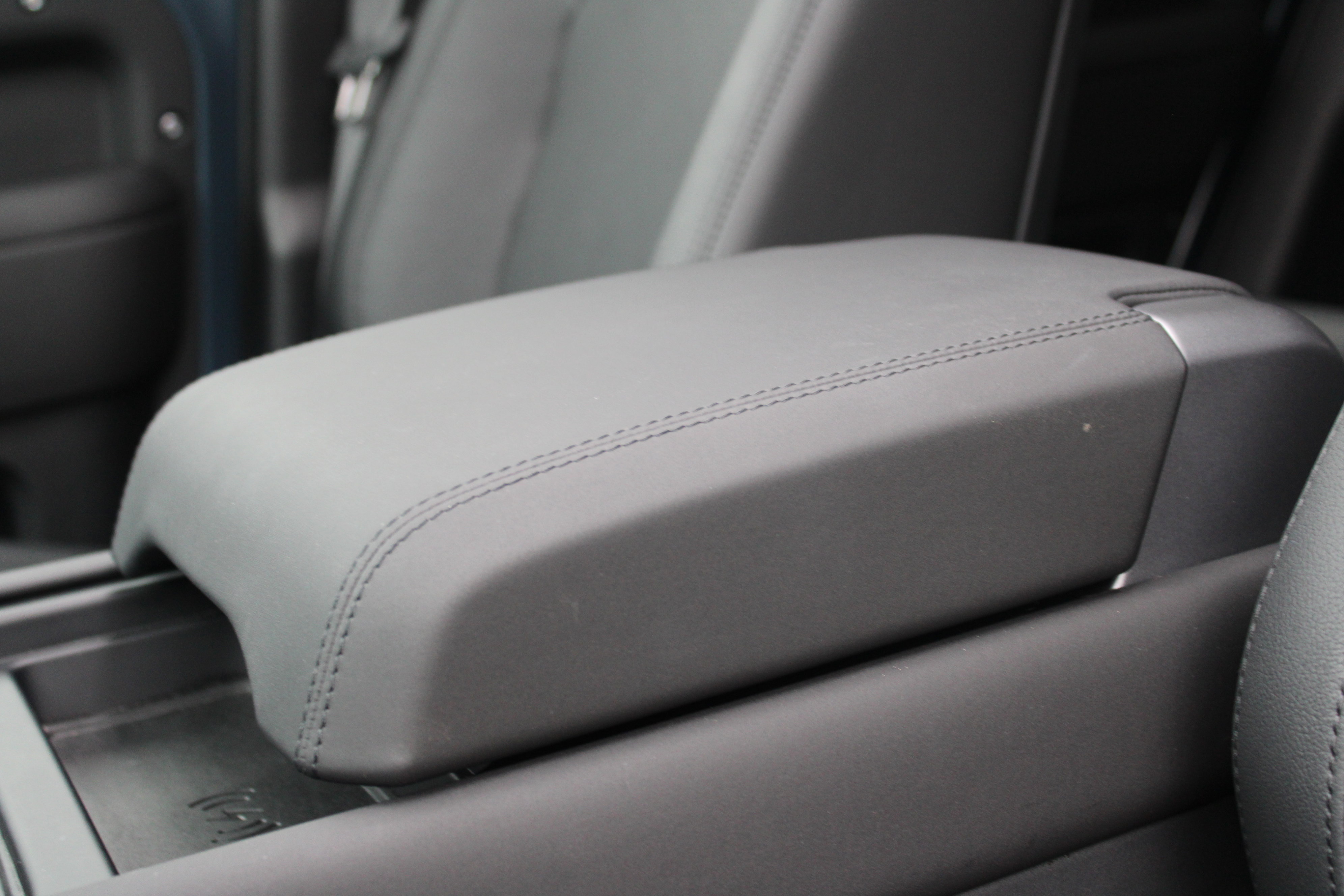 Used 2024 Land Rover Defender 110 S image 12