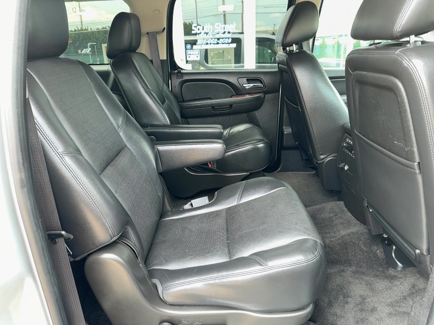 Used 2014 Chevrolet Suburban LTZ AWD/4WD image 25