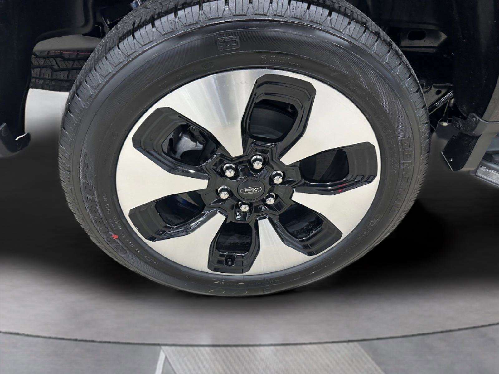 New 2023 Ford F150 Lightning Platinum AWD/4WD image 23