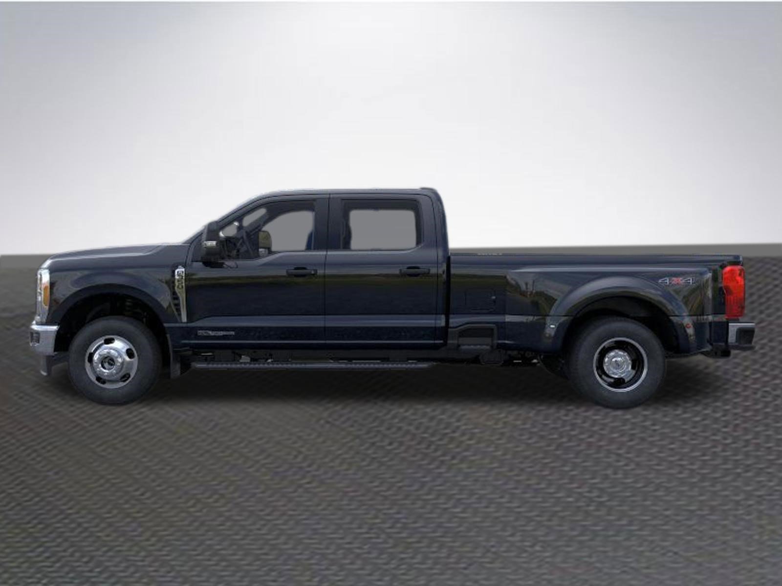 New 2026 Ford F350 4x4 Crew Cab DRW Super Duty image 3