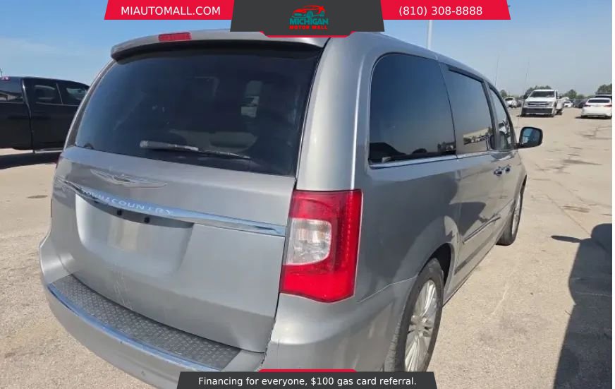 Used 2013 Chrysler Town & Country Touring-L w/ Premium Group image 4