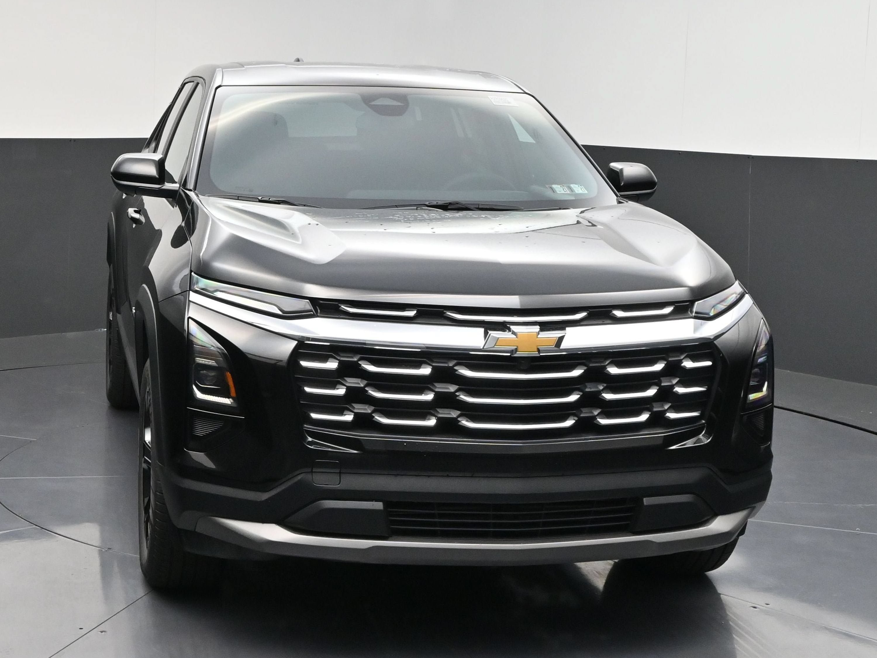 New 2027 Chevrolet Equinox LT w/ Convenience Package II FWD image 3