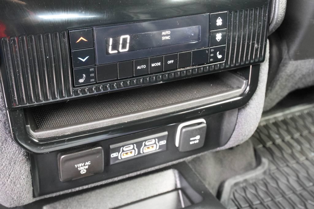 Used 2024 Jeep Wagoneer Series III AWD/4WD image 21