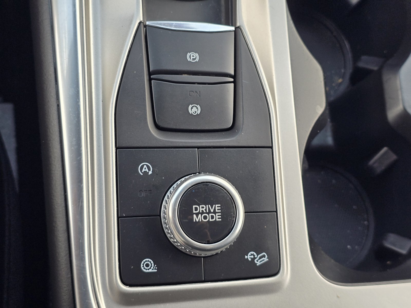 Used 2020 Ford Explorer XLT w/ Equipment Group 202A AWD/4WD image 22