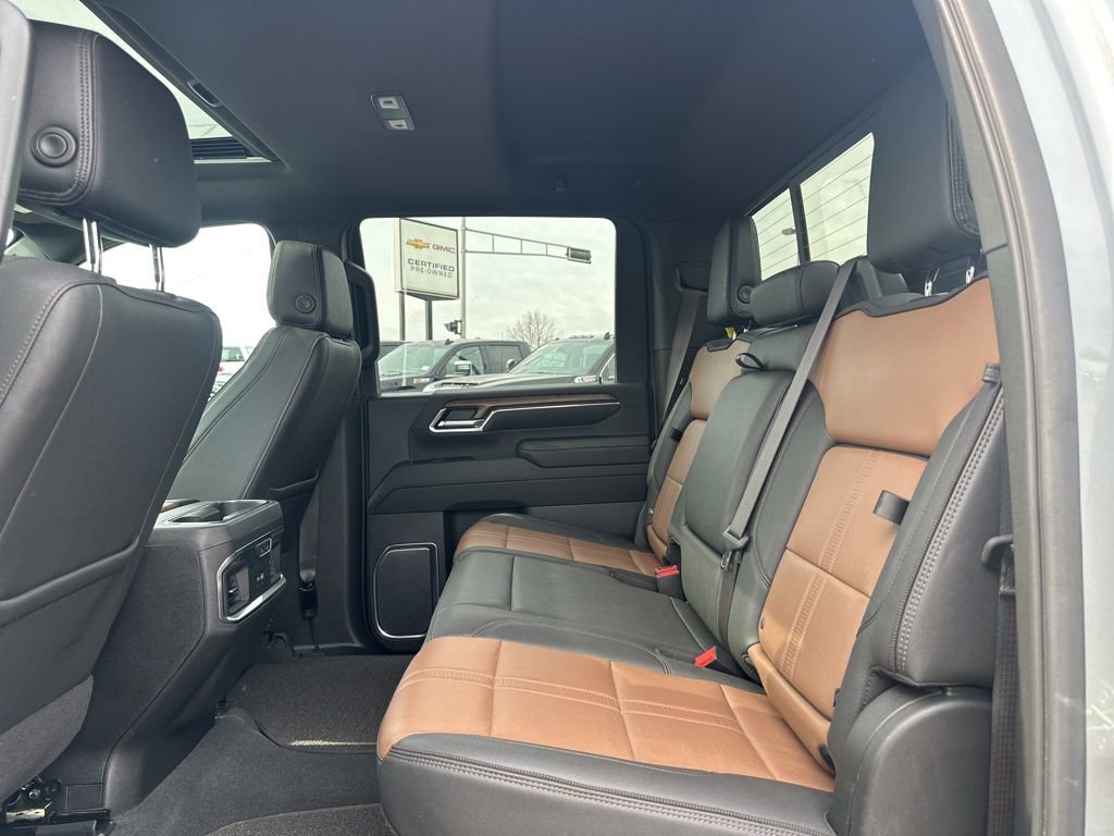 Used 2024 Chevrolet Silverado 2500 High Country image 9