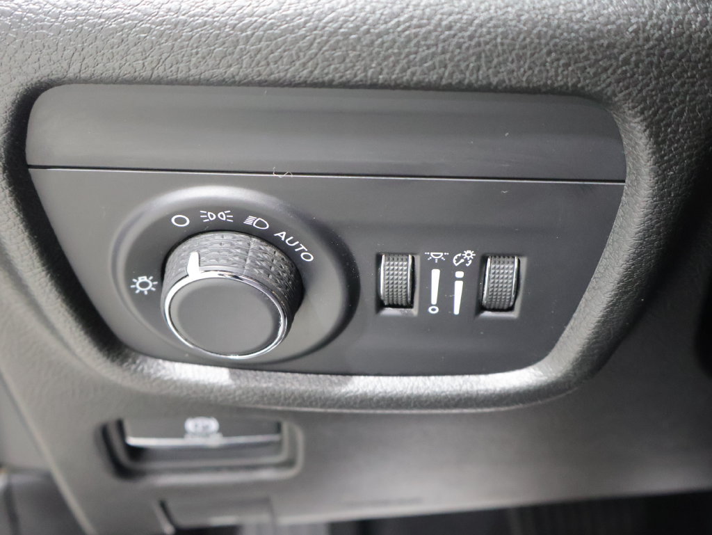 Used 2023 Jeep Grand Cherokee Altitude AWD/4WD image 29