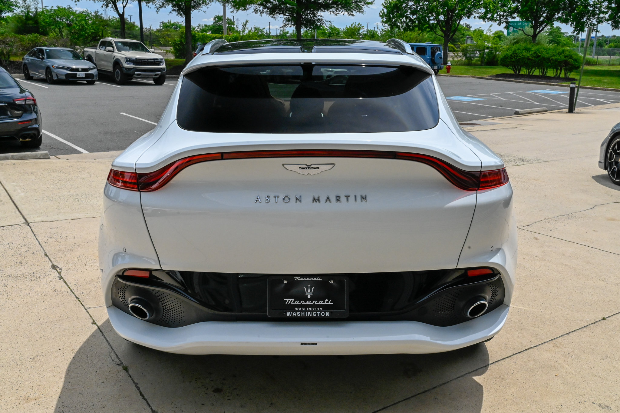 Used 2024 Aston Martin DBX AWD/4WD image 6