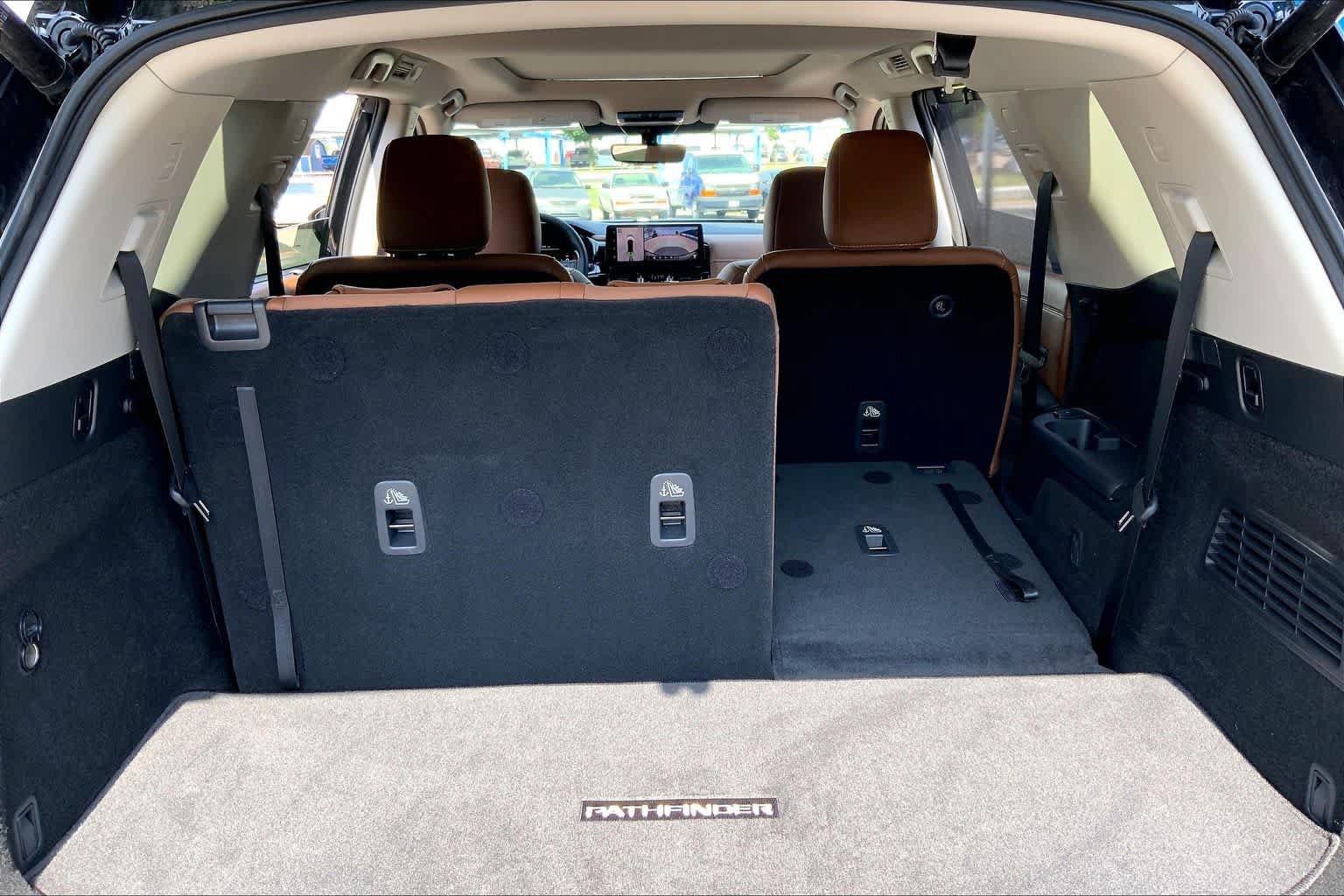 Used 2026 Nissan Pathfinder Platinum FWD image 35