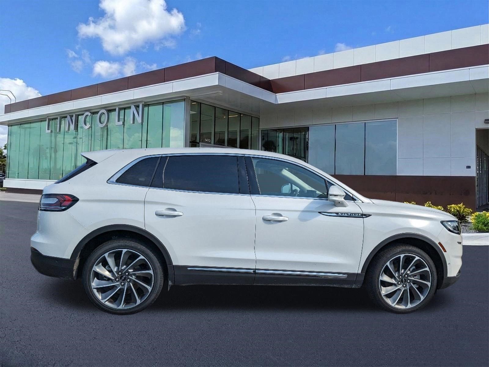 Certified 2023 Lincoln Nautilus Reserve w/ Equipment Group 202A image 4