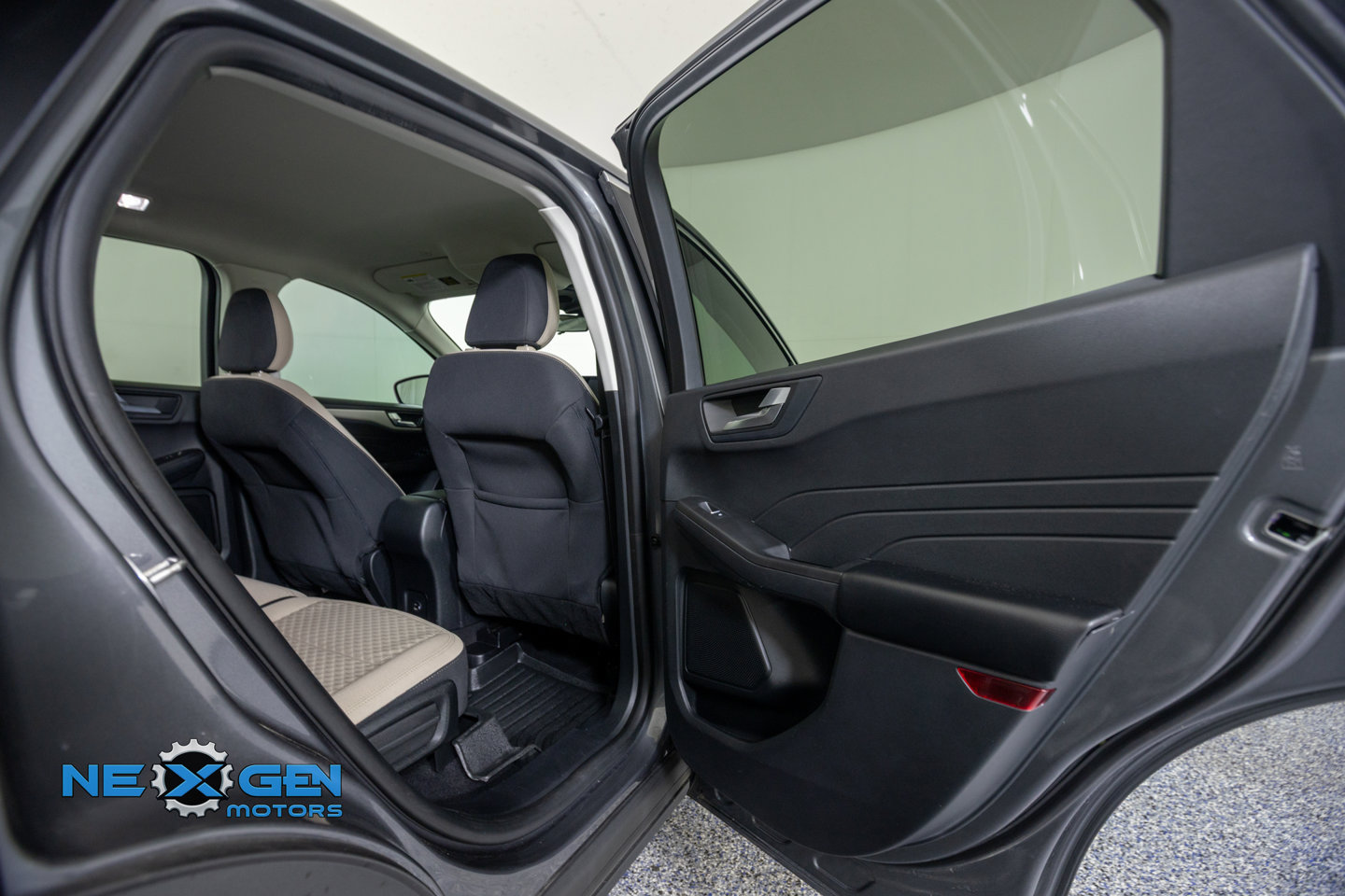 Used 2021 Ford Escape SE FWD image 36