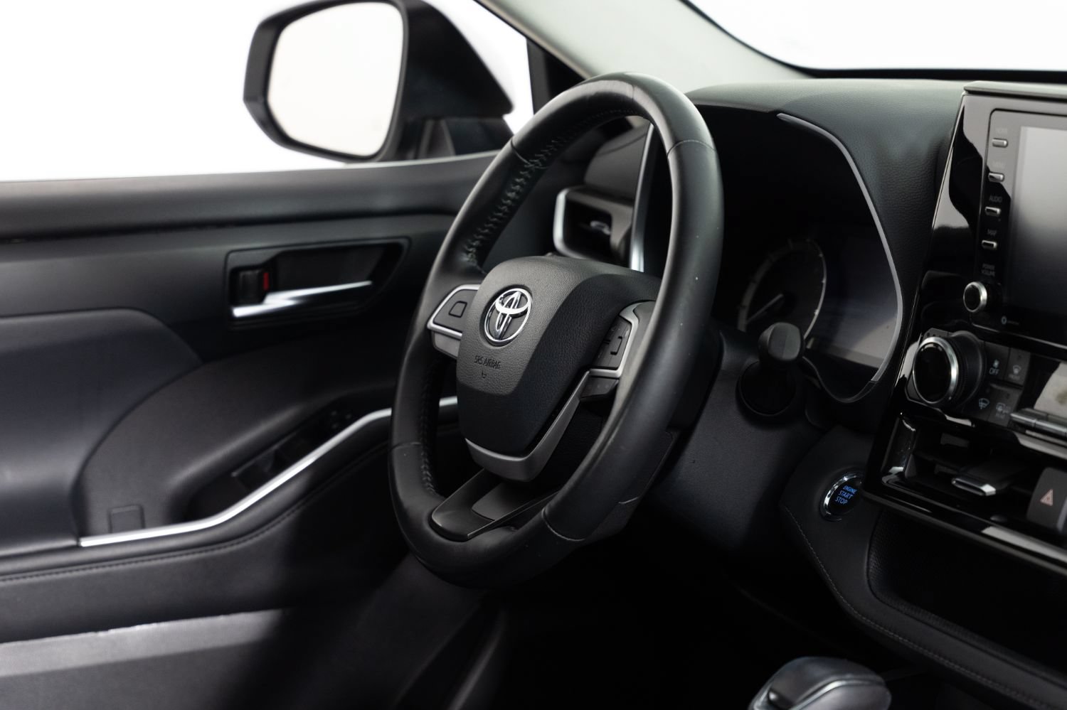 Used 2022 Toyota Highlander XLE FWD image 28
