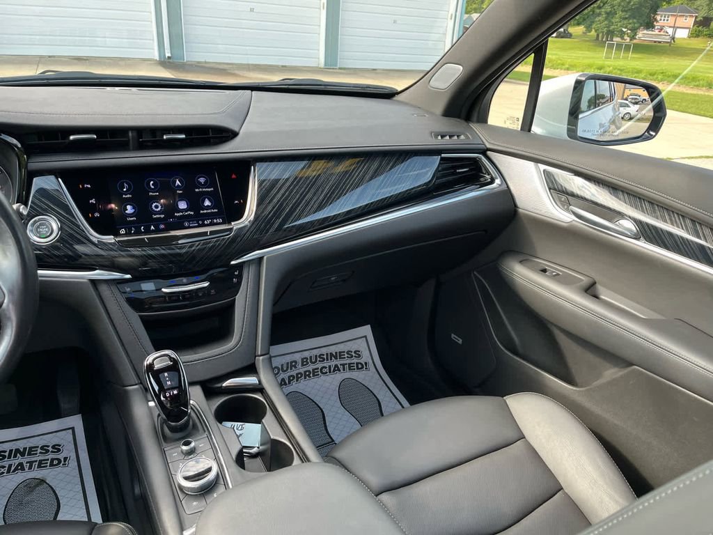 Used 2023 Cadillac XT6 Premium Luxury w/ Technology Package AWD/4WD image 23