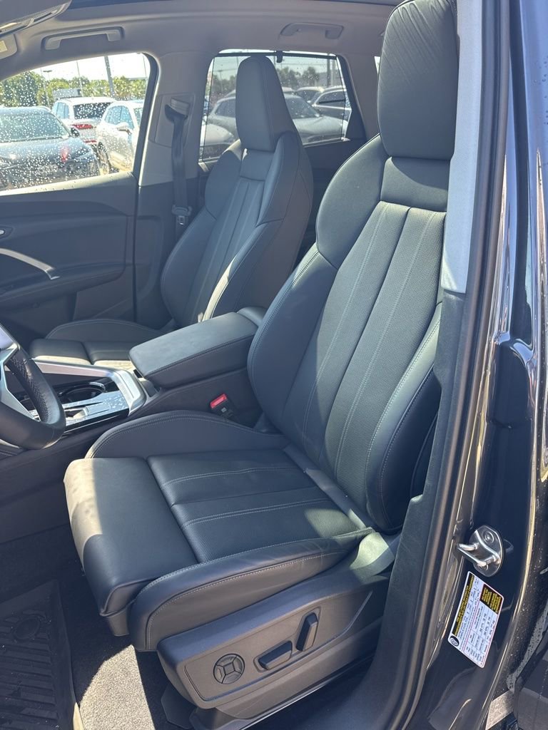 Used 2025 Audi Q5 Premium Plus w/ Premium Plus AWD/4WD image 11