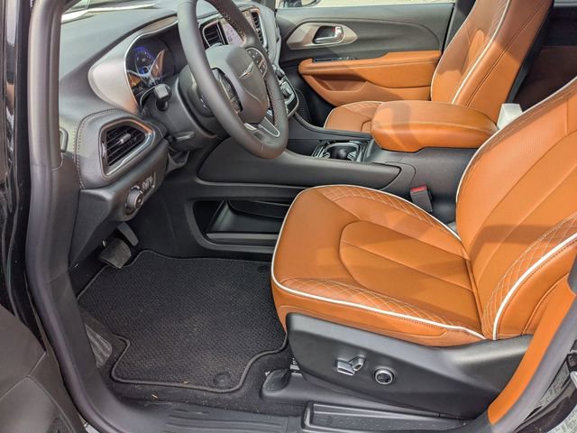 New 2026 Chrysler Pacifica Pinnacle image 13