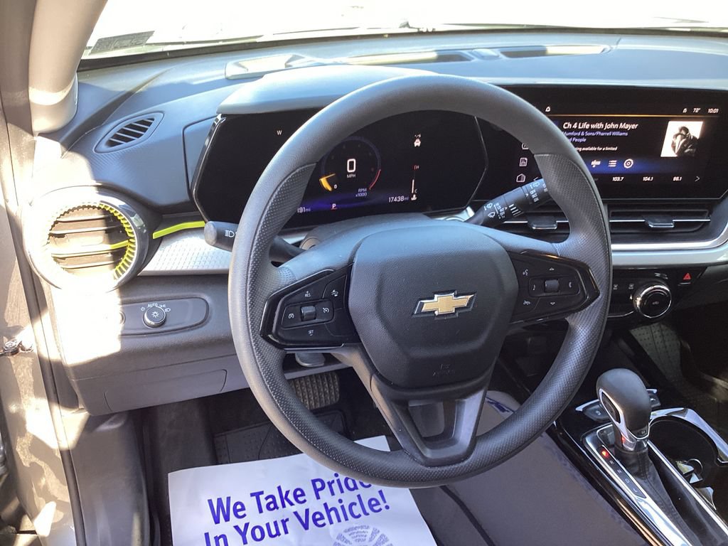 Used 2024 Chevrolet Trax LT FWD image 15
