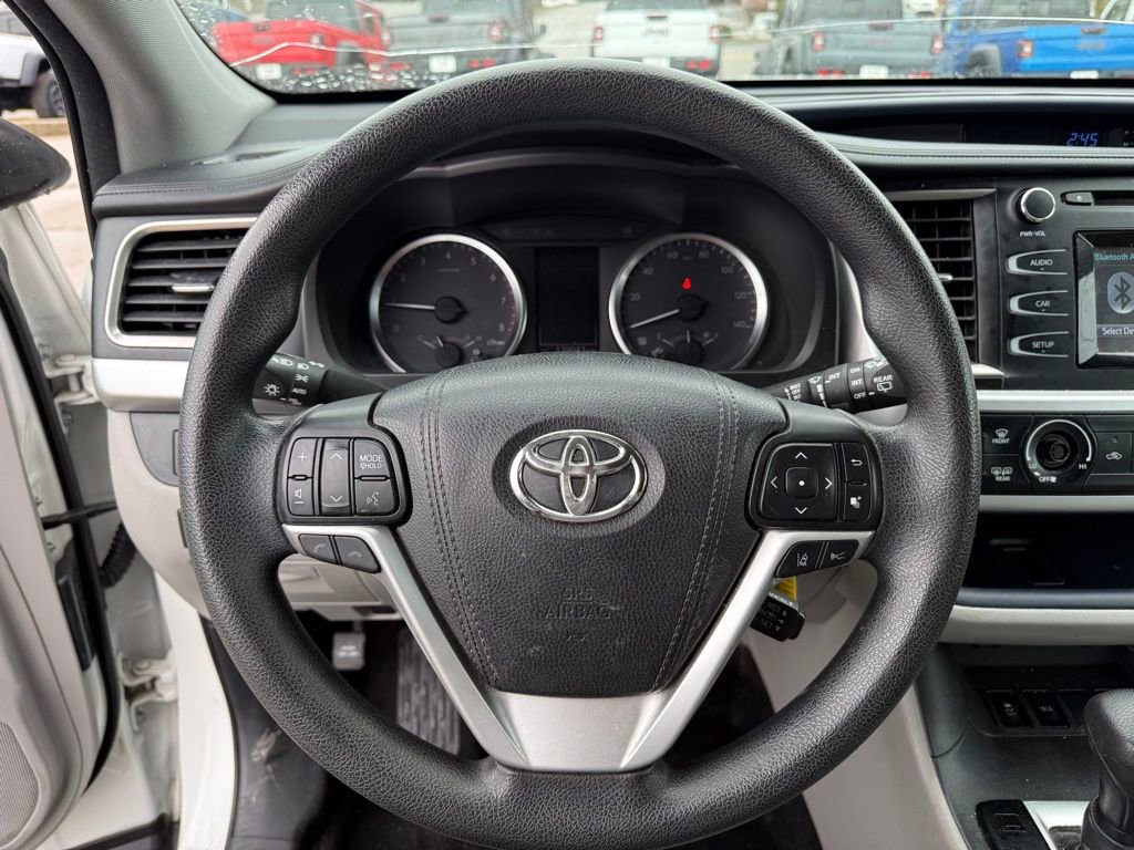 Used 2017 Toyota Highlander LE FWD image 14