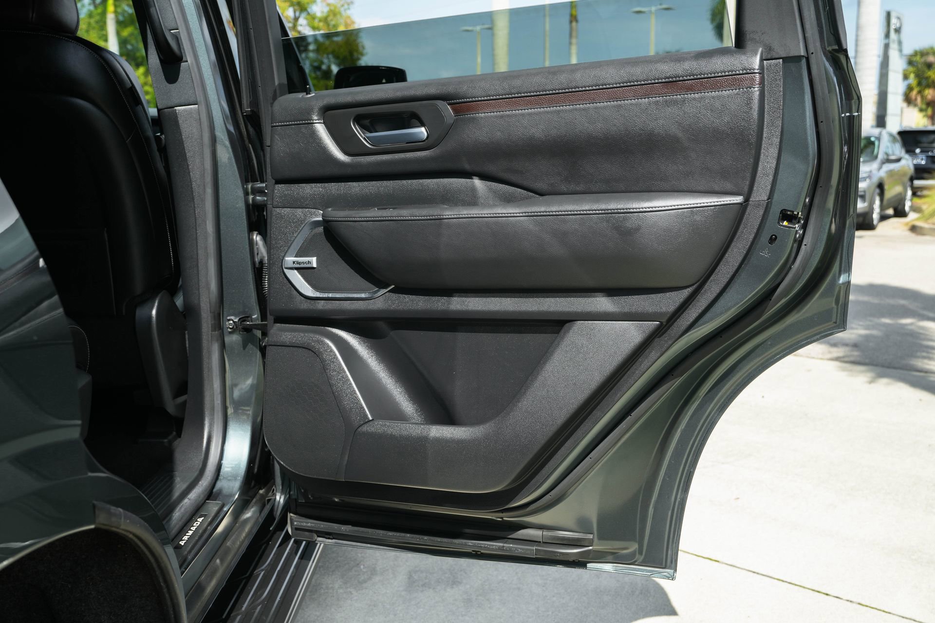 Used 2025 Nissan Armada Platinum image 35