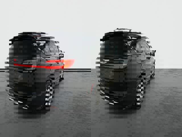 Used 2025 Chrysler Pacifica Select image 3