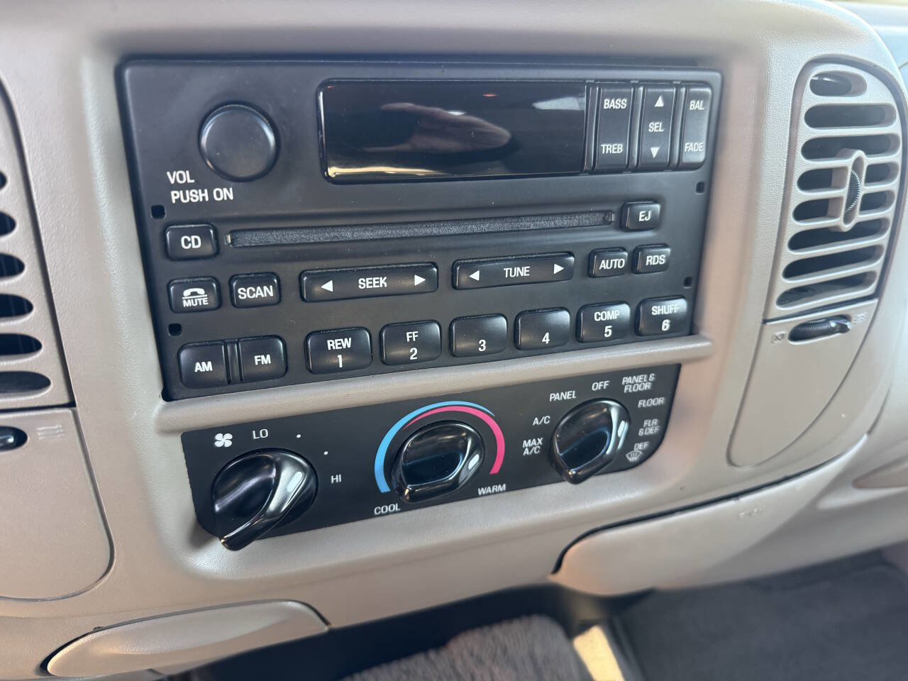 Used 2002 Ford F150 XLT image 15