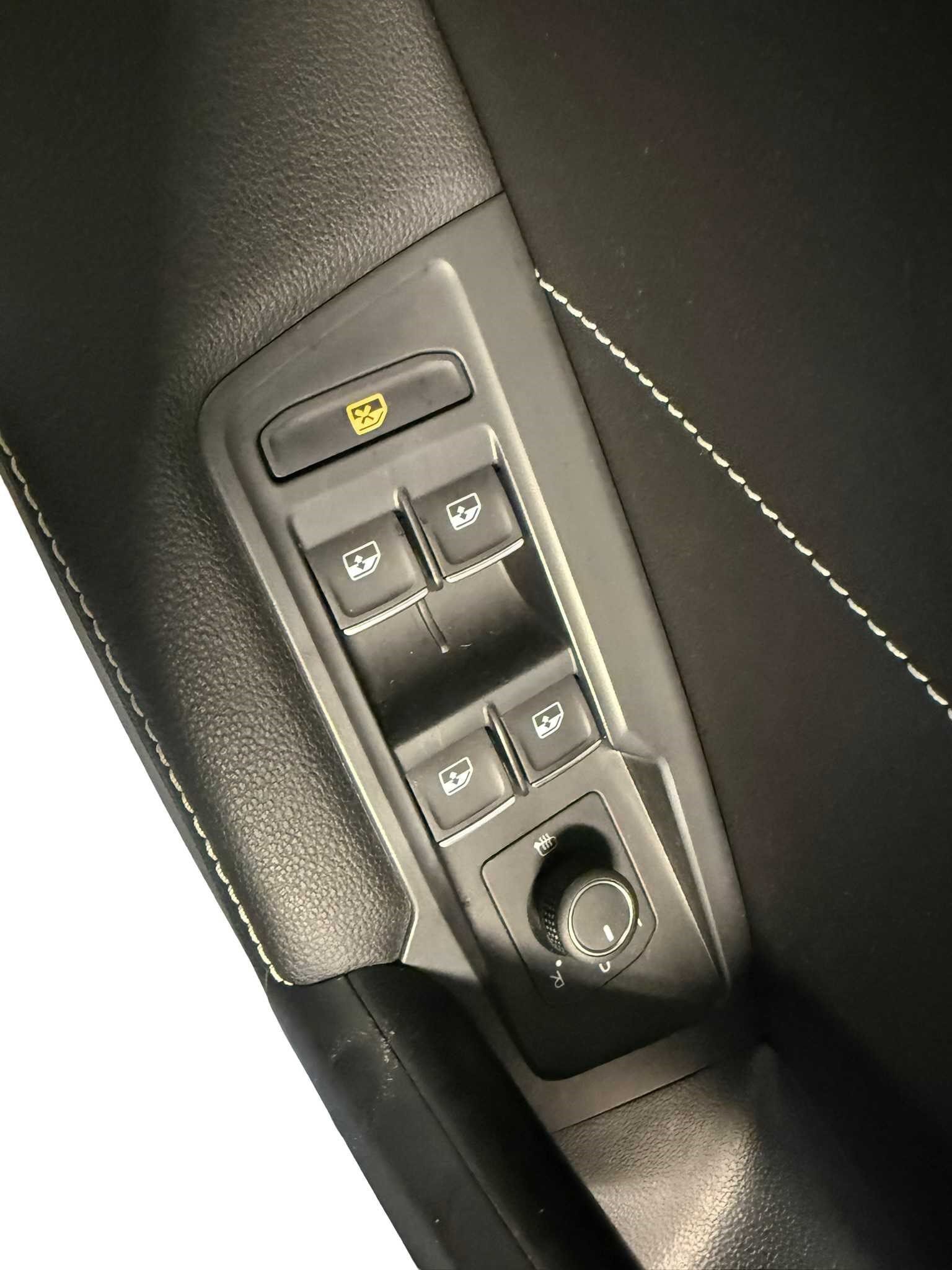 Certified 2023 Volkswagen Tiguan SE FWD image 21