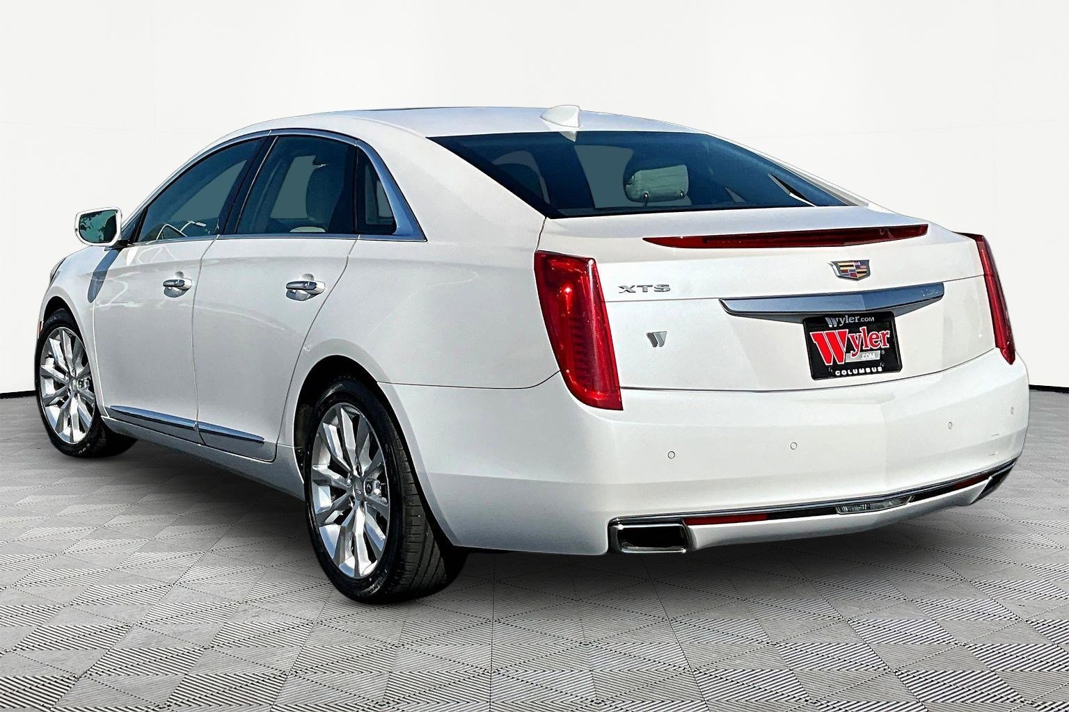 Used 2017 Cadillac XTS Luxury w/ Driver Awareness Package image 4