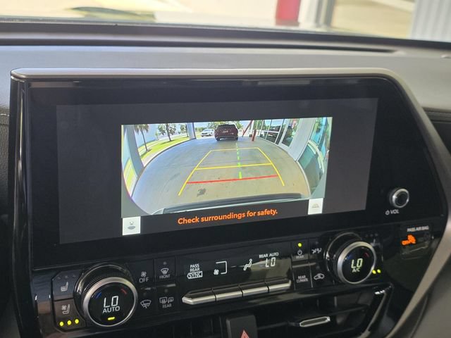 Certified 2024 Toyota Highlander Limited FWD image 17