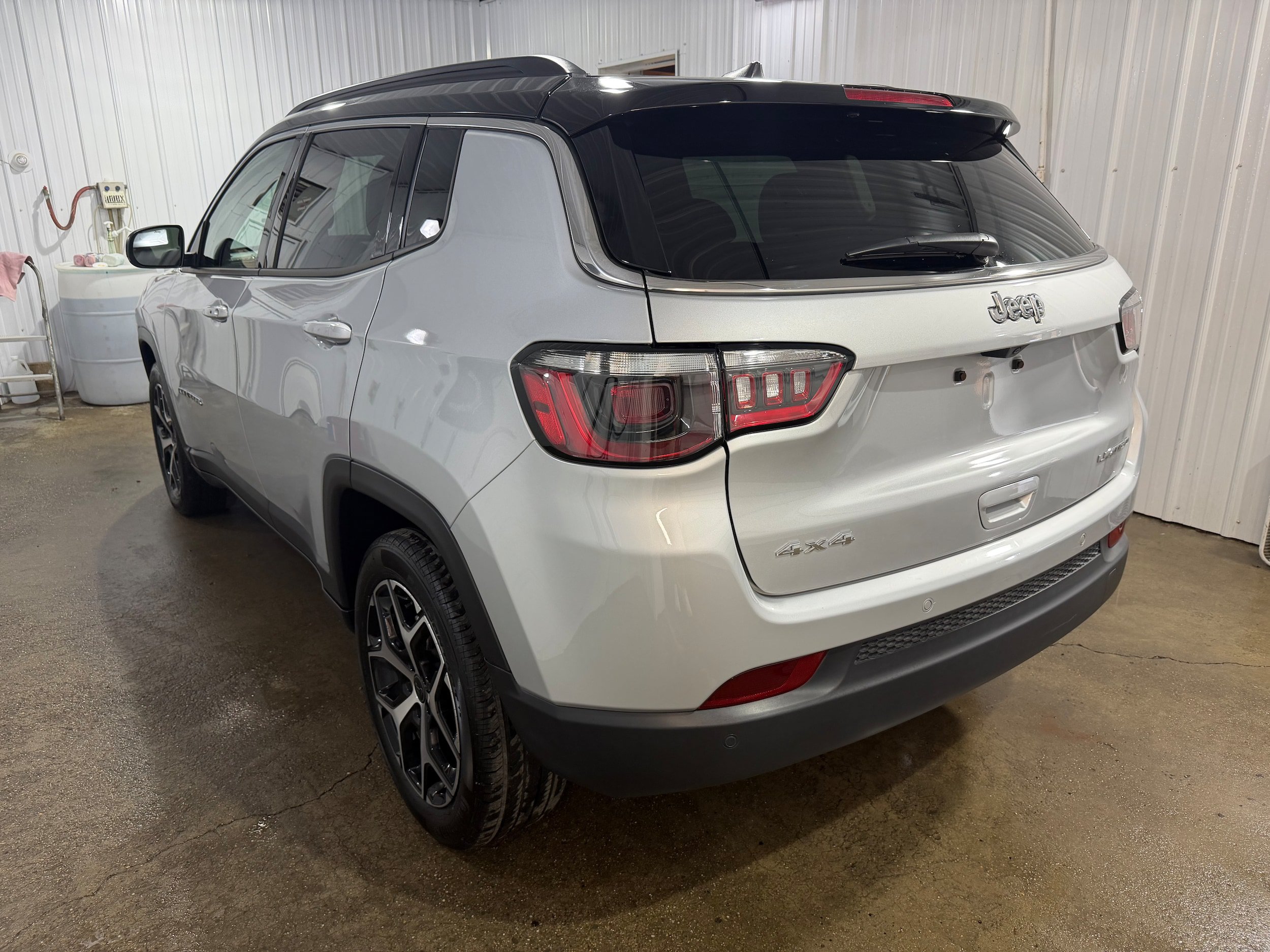 Used 2025 Jeep Compass Limited AWD/4WD image 5