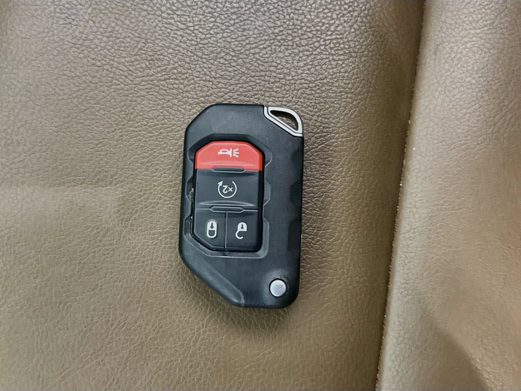 Used 2023 Jeep Wrangler Unlimited Sahara w/ Cold Weather Group AWD/4WD image 24
