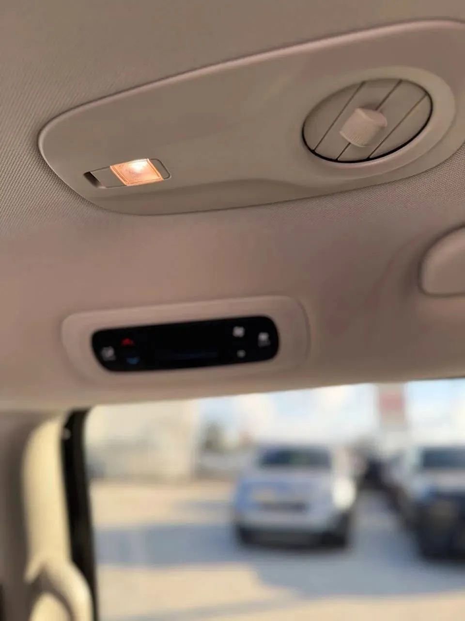 Used 2023 Chrysler Voyager LX FWD image 13